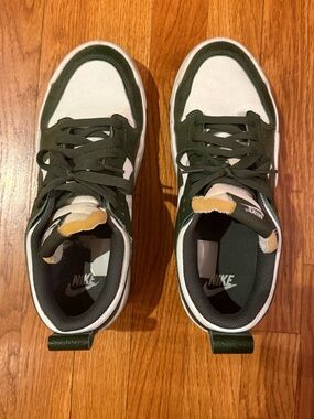 Nike Low Dunk Sneakers Dark Green & White